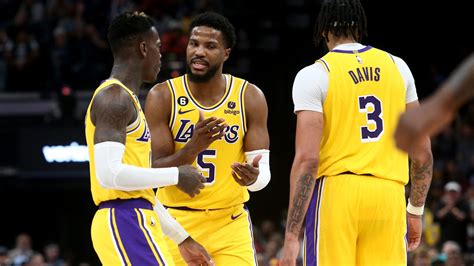 Los Angeles Lakers at Oklahoma City Thunder odds, picks and predictions.